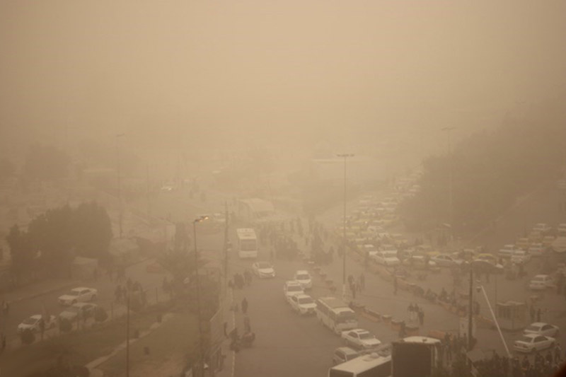 ادارات خوزستان بدلیل گرد و خاک تعطیل شد
