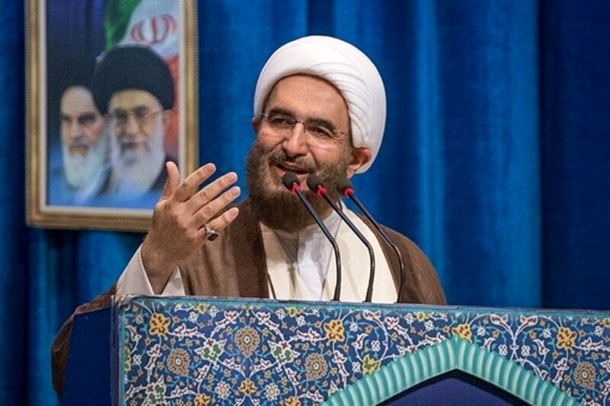 خطیب نماز جمعه تهران: دشمنان به دنبال دستیابی به دلار ۱۰۰ هزار تومانی بودند